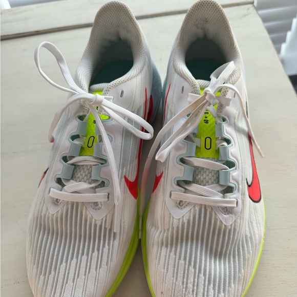 Nike Womens Air Winflo 9 DX3352-100 White Running Shoes - Size 8 - Picture 6 of 9